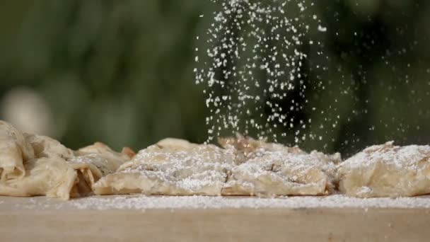 Sugaring apple pie slow motion — Stock Video