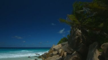 plaj ile gelen dalgalar