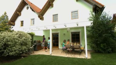 Barbekü sırasında aile hayatı