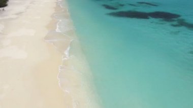 kumlu plaj ve lagün hava