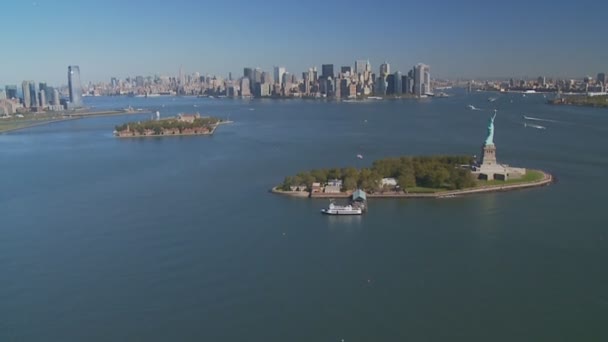Aerial view on statue of liberty — Stock Video