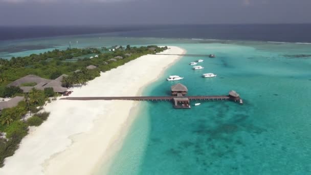 Ostrov v Indickém oceánu letecké — Stock video