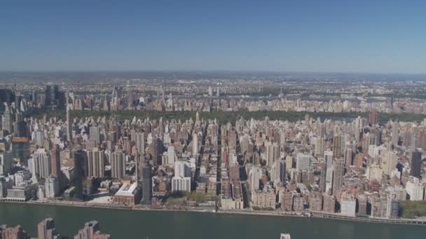 Aerial view upper manhattan — Stock Video