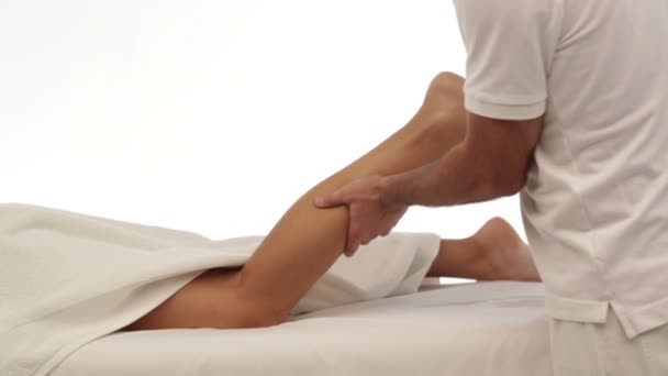 Kvinna att få ben massage — Stockvideo