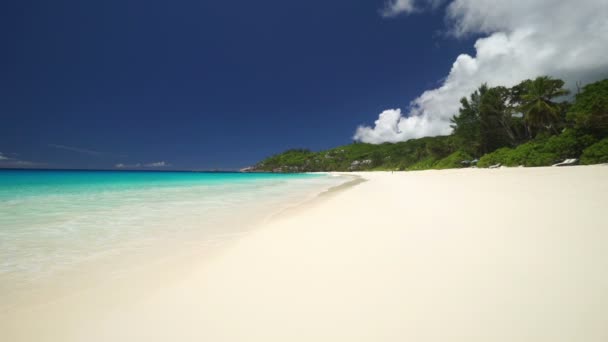 Praia de areia na ilha — Vídeo de Stock