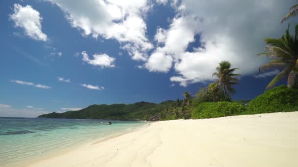 Praia tropical tranquila — Vídeo de Stock