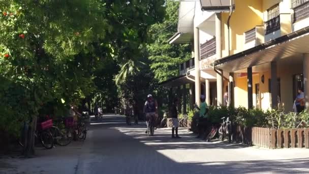 Personas y bicicletas en Albert Street — Vídeos de Stock