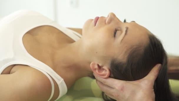 Лечение физиотерапии шеи — стоковое видео