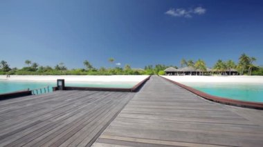 tropikal Adası'nın ahşap İskelesi