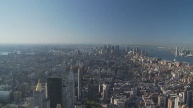 Manhattan gökdelen üzerinde uçuş