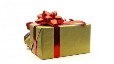 Üç Noel hediyelerini sarılmış