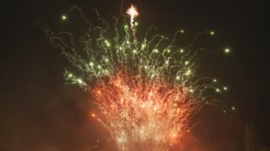 gece muhteşem havai fişek