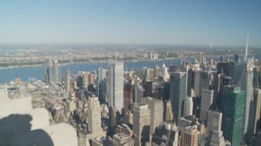 Empire state Binası çevresinde uçuş