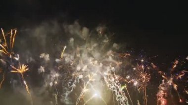 gece muhteşem havai fişek