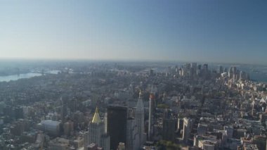 Empire state Binası çevresinde uçuş