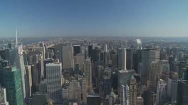 Manhattan gökdelen üzerinde uçuş