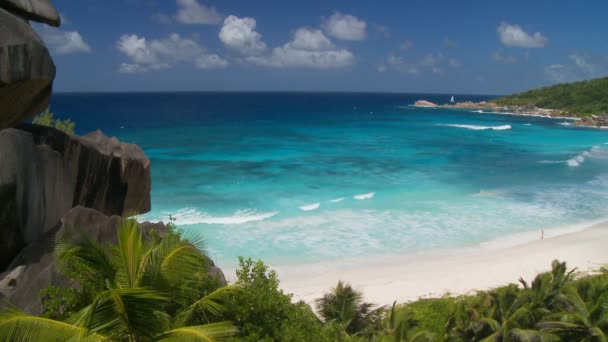 plage de sable fin sur l'île 