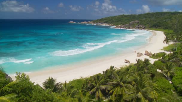 Ampla praia tropical — Vídeo de Stock