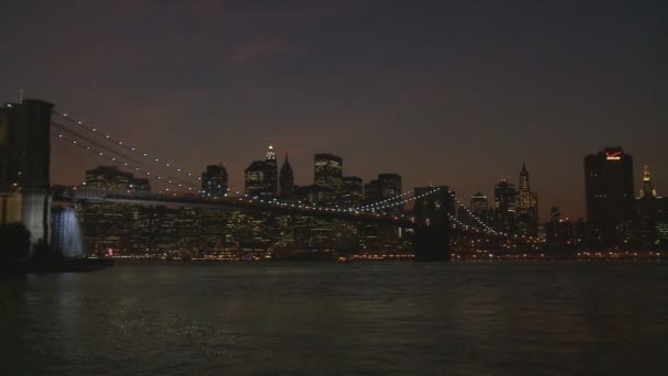 Бруклинский мост ночью — стоковое видео
