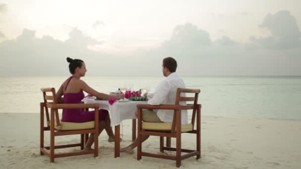 Romantic dinner on deserted island — Stock Video