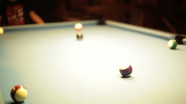 Playing billard blurred — Stock Video