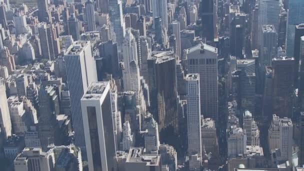 Vuelo sobre rascacielos Manhattan — Vídeo de stock