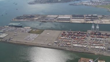 Konteyner otopark üzerinde uçuş