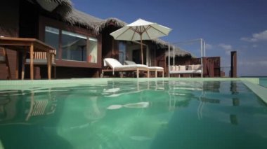 Bungalov önünde Havuzu