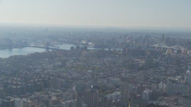 Empire state Binası çevresinde uçuş