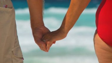 el ele tutuşarak geçiş vurdu