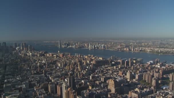 Přelet nad mrakodrapy Manhattanu — Stock video