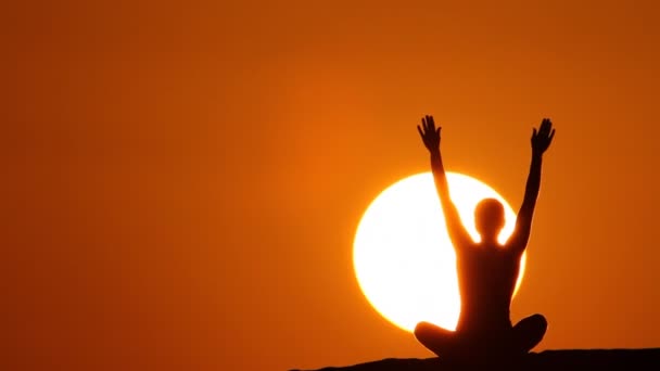 Silhouette of woman practising yoga — Stock Video