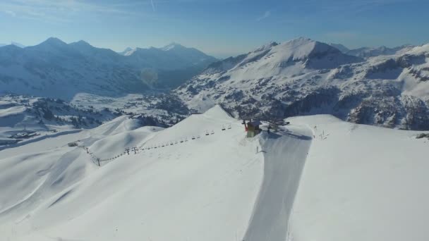 白雪皑皑的山峰 — 图库视频影像