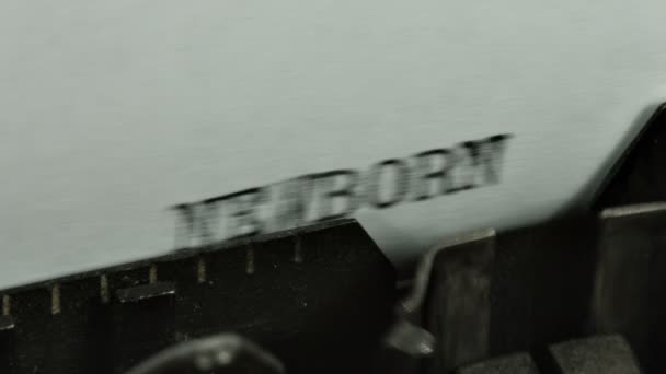 Vintage typemachine schrijven woorden — Stockvideo