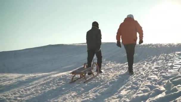 Active men walking with sleigh — Stock Video