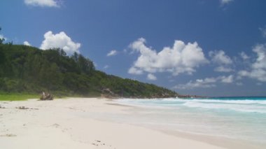 kumlu plaj çok dokunaklı dalgalar 