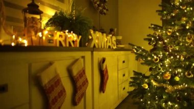 Noel dekore edilmiş iç mekan