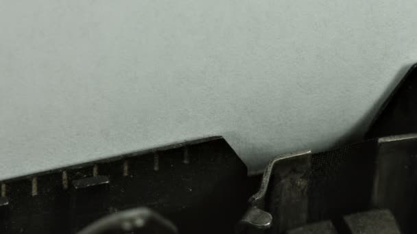 Vintage skrivmaskin skriva ord — Stockvideo