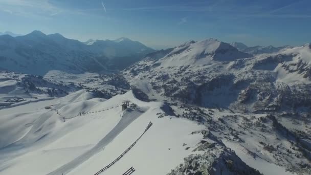 Picos nevados de montaña — Vídeos de Stock