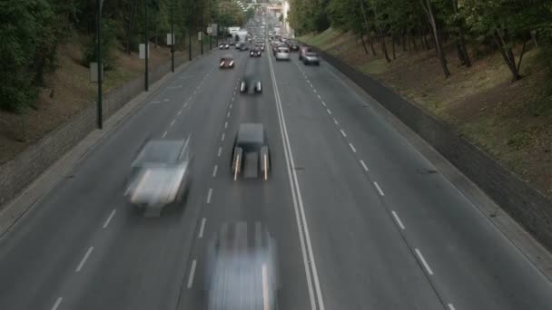 Zwaar verkeer op weg — Stockvideo