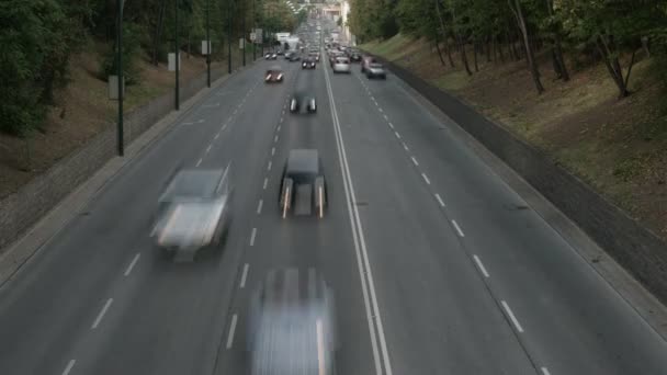 Schwerer Verkehr auf der Straße — Stockvideo