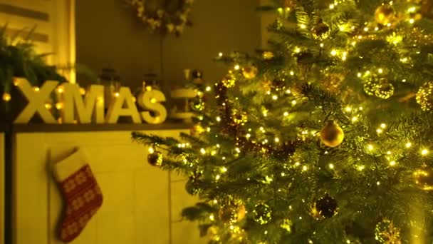 Weihnachtlich dekoriertes Interieur — Stockvideo