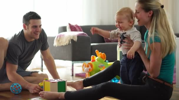 Young family relaxing in living room — Stock Video