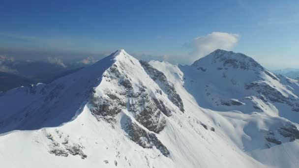 白雪皑皑的山峰 — 图库视频影像