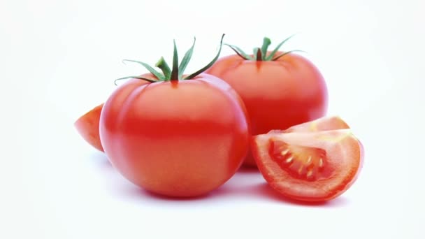 Pomodori scivolati su bianco — Video Stock