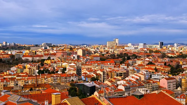 Vista de Lisboa, Portugal. HDR - faixa dinâmica alta — Fotografia de Stock