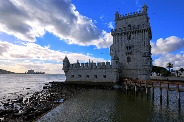 川テーガス川、ポルトガルのリスボンのベレンの塔. — ストック写真