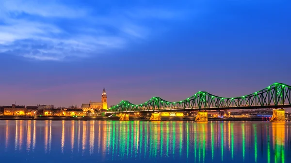 Illuminated bridge at night in Wloclawek — Stock Photo, Image