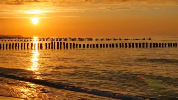 Puesta de sol sobre el mar Báltico — Vídeo de stock