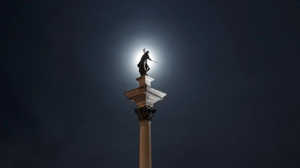 Symbol of Warsaw, Column of Sigismund III Vasa in the old city — Stock Photo, Image